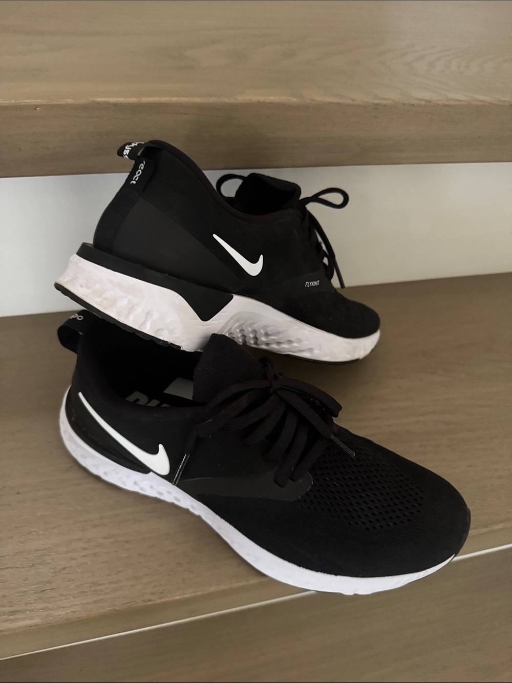 Nike Women’s Epic React Flyknit 2 Black and White with Swoosh - Picture 2 of 7